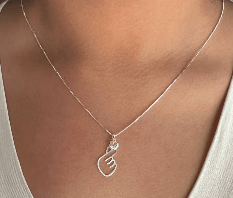 Colar com Pingente Coração Coreano